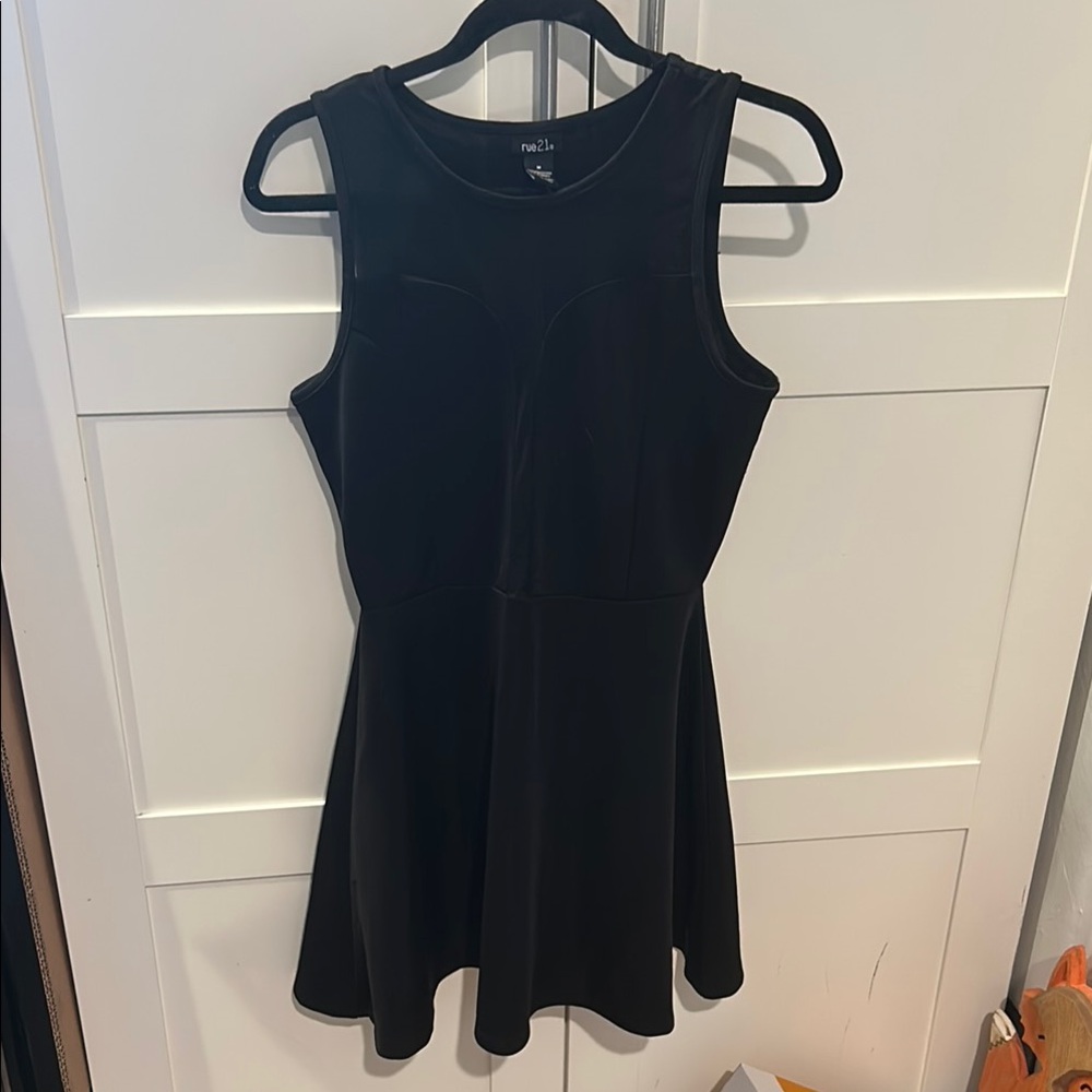 Black Sleeveless Dress